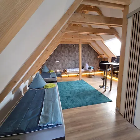 Moderne Dachgeschosswohnung Am Wald *