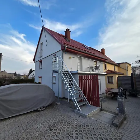 Moderne Dachgeschosswohnung Am Wald Apartment *