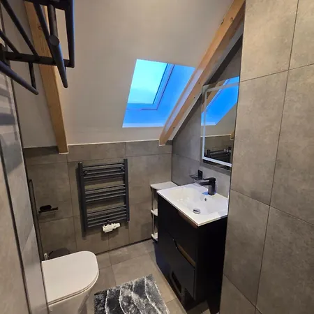 Moderne Dachgeschosswohnung Am Wald Apartment *