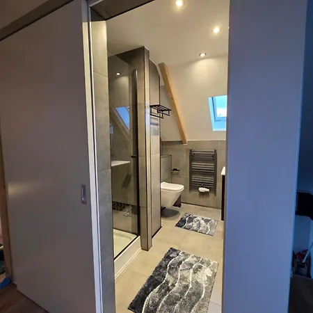 Moderne Dachgeschosswohnung Am Wald Grossnaundorf