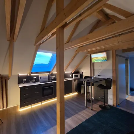 Moderne Dachgeschosswohnung Am Wald Apartment