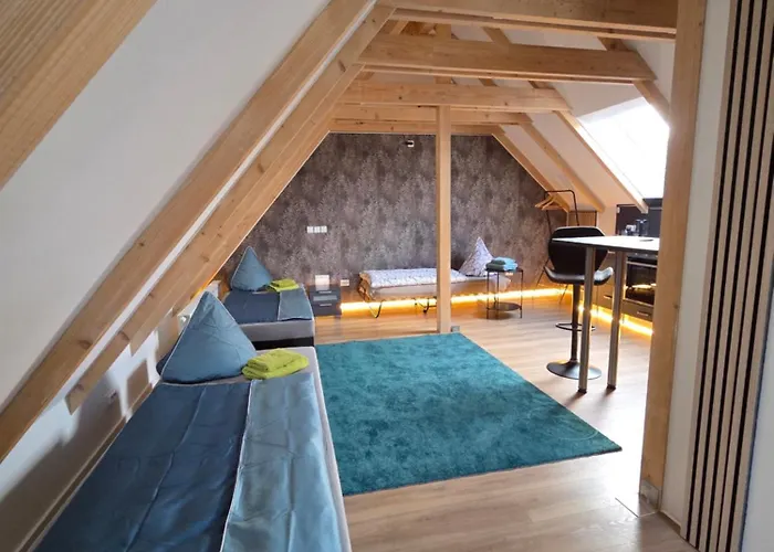 Moderne Dachgeschosswohnung Am Wald *